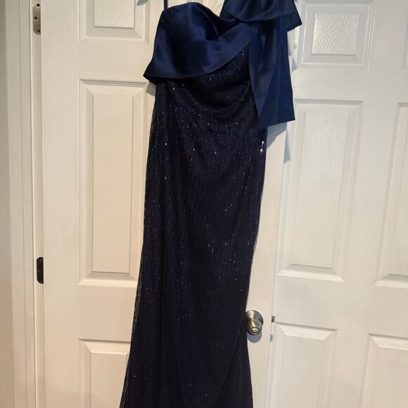 An elegant navy blue sequined dress - Picture 2 of 2